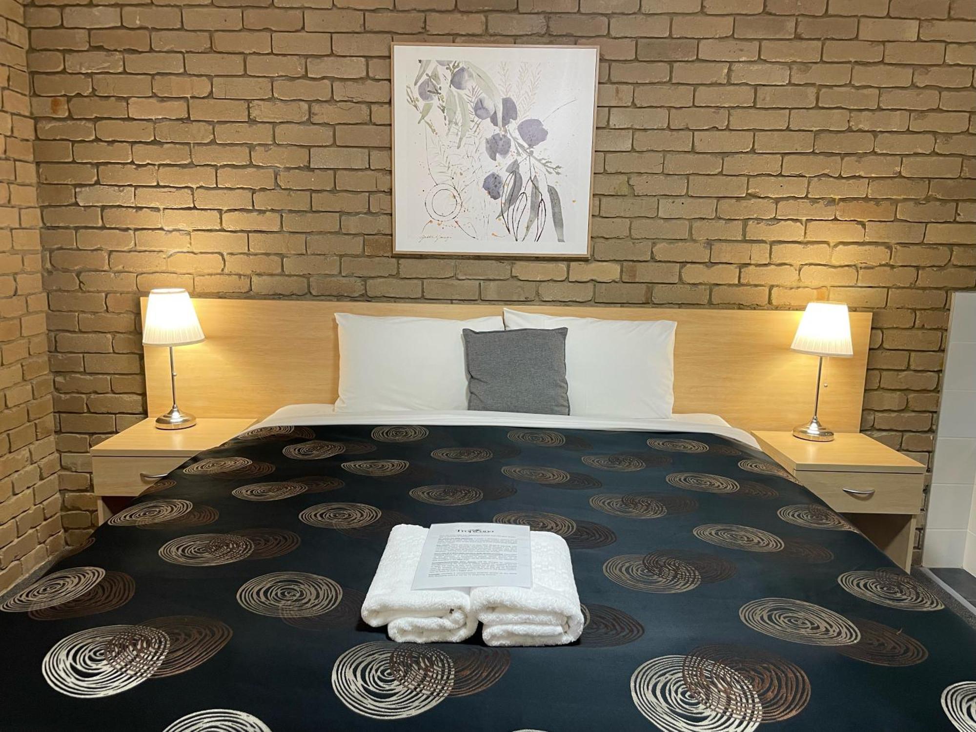 Tropicana Motor Motel 3*