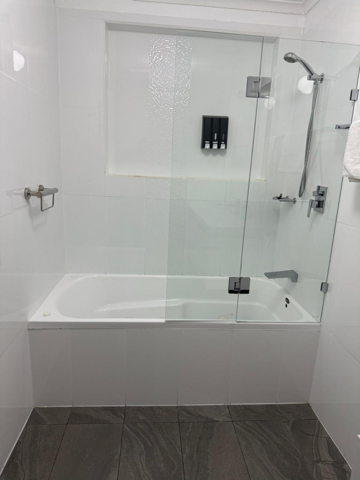 Tropicana Motor 3* Cowes