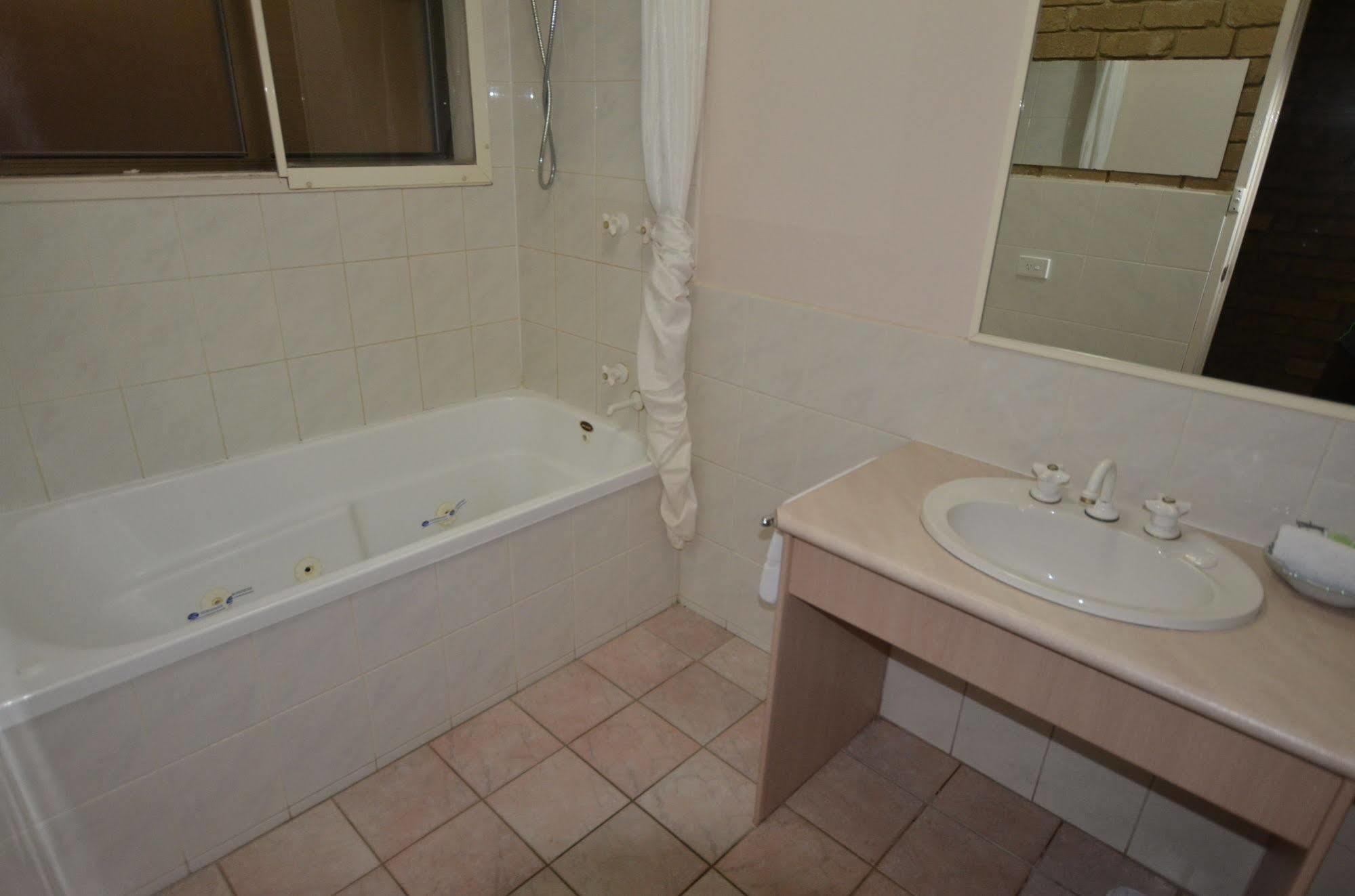Tropicana Motor 3* Cowes